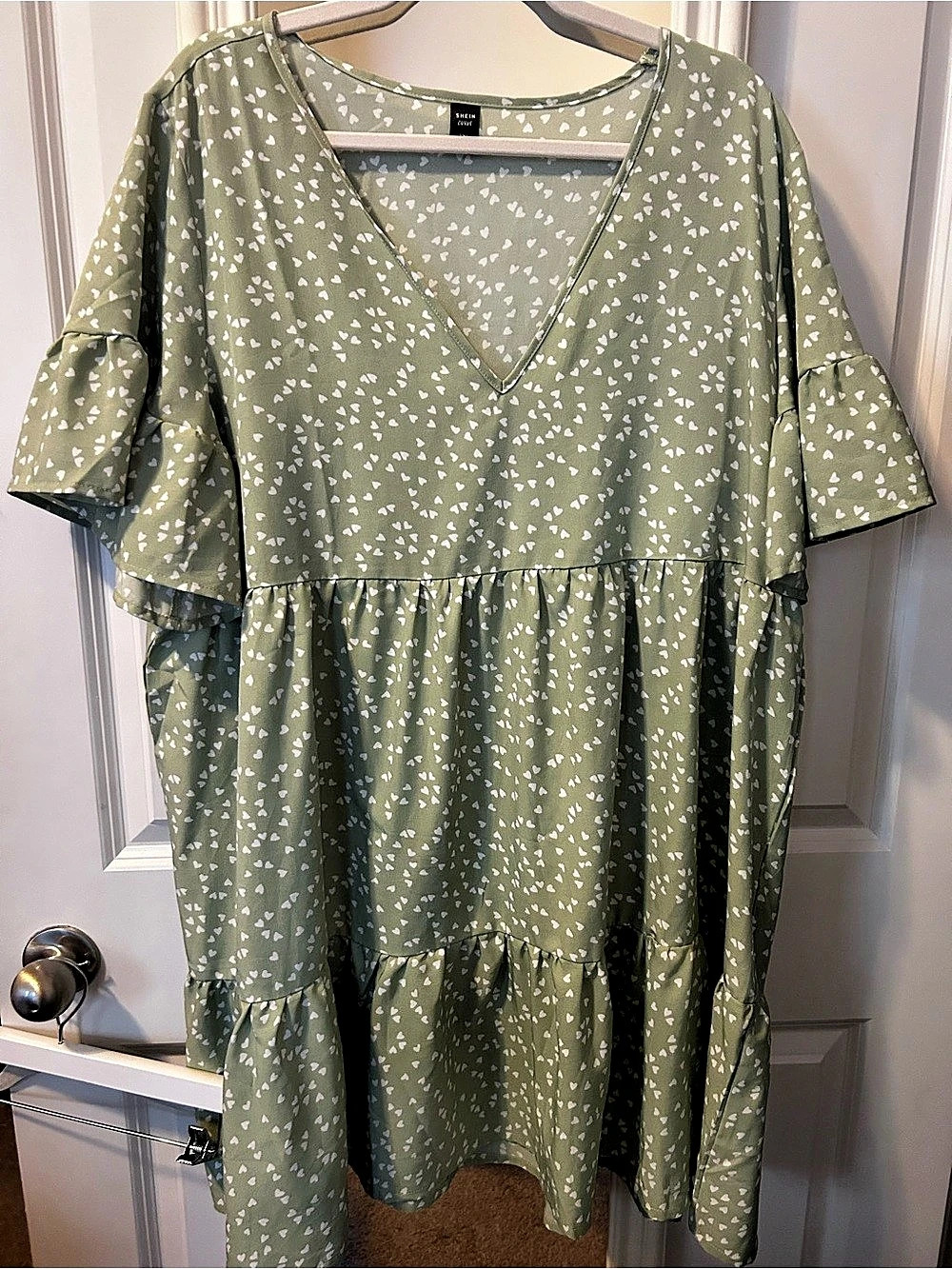 SHEIN Heart Print Tiered Dress in Green